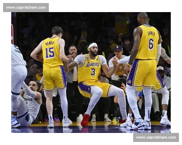 湖人对阵热火精彩对决全程直播，聚焦顶级球员激烈碰撞